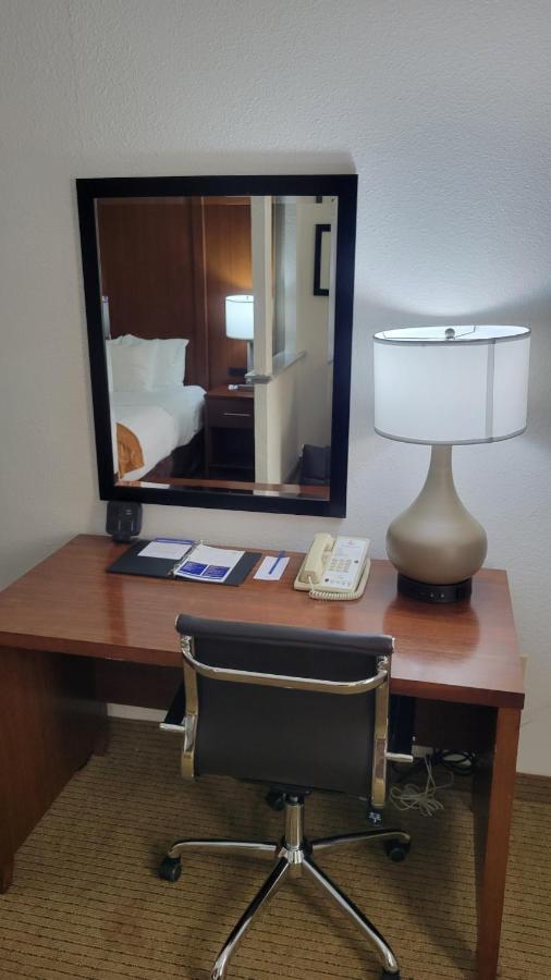 Comfort Suites Cumming-Atlanta Near Northside Hospital Forsyth מראה חיצוני תמונה