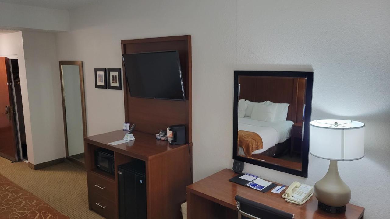Comfort Suites Cumming-Atlanta Near Northside Hospital Forsyth מראה חיצוני תמונה