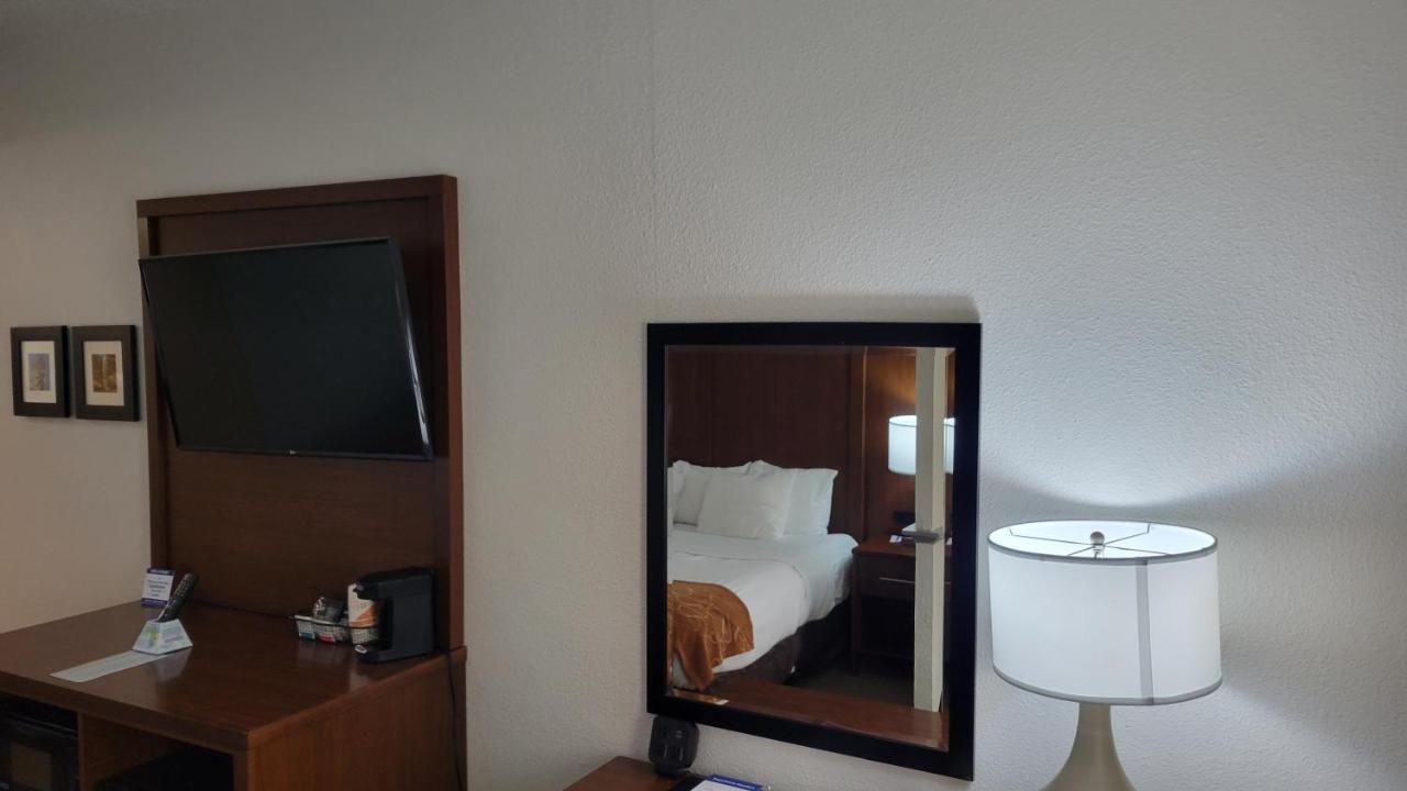 Comfort Suites Cumming-Atlanta Near Northside Hospital Forsyth מראה חיצוני תמונה